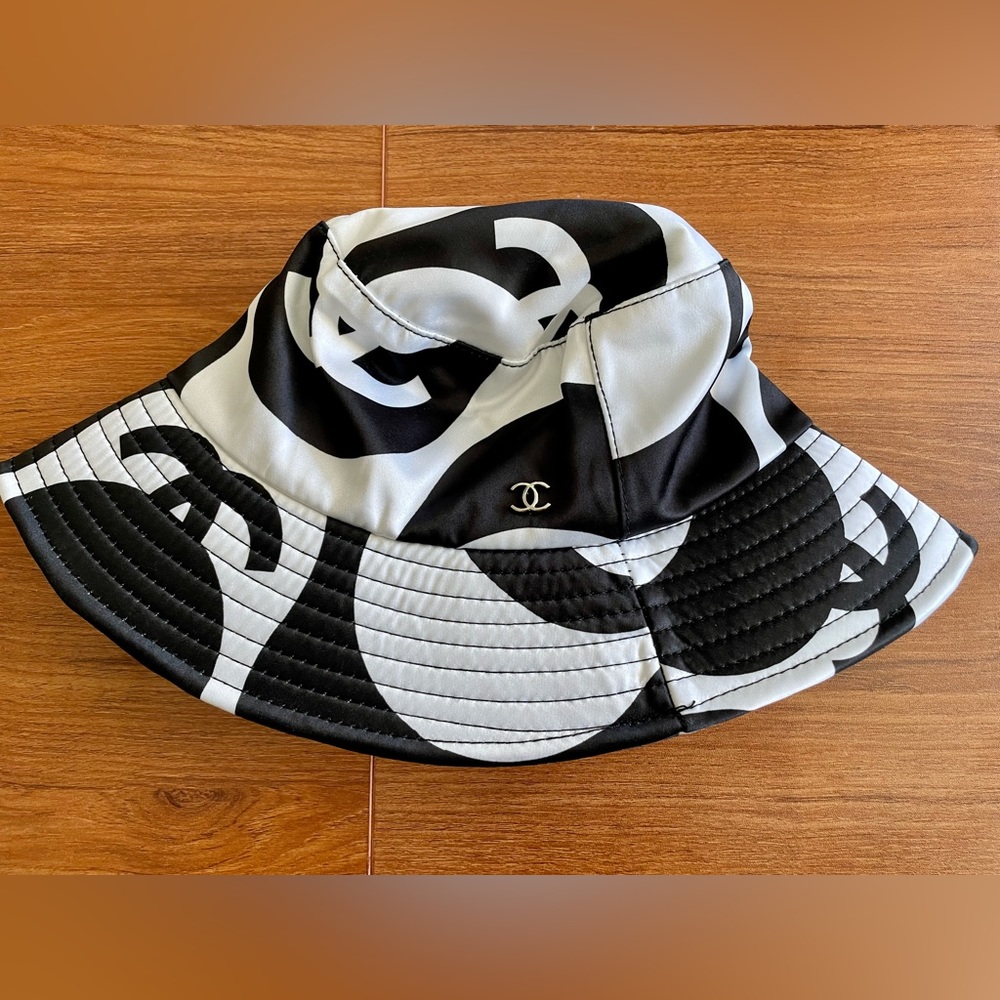 CHANEL CC logo bucket hat (Brand new)